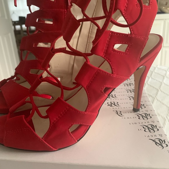 Rock & Republic red strap up heels - Picture 2 of 3